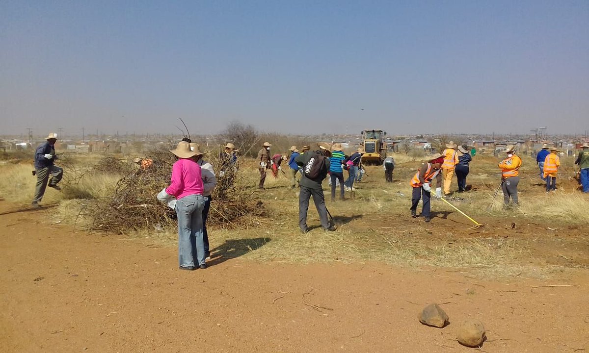 Wolmaransstad police embarked on a deforest project in Extension 11