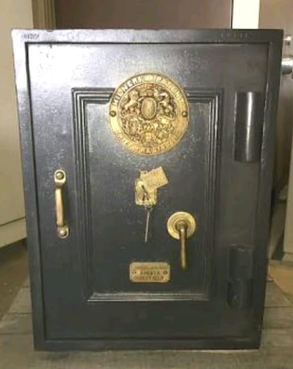 Search for antique safe in Durban and surrounding areas
