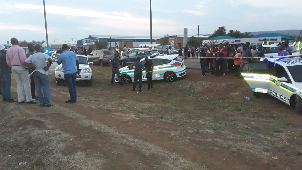 Four suspects arrested for possession of stolen motor vehicle which was hijacked during alleged house robbery in Wierdabrug