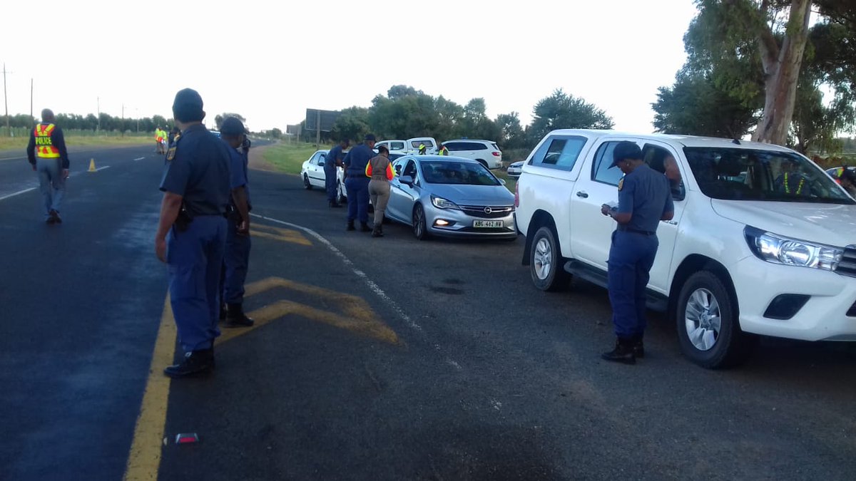 A cross border roadblock was conducted on the N18 road by SAPS