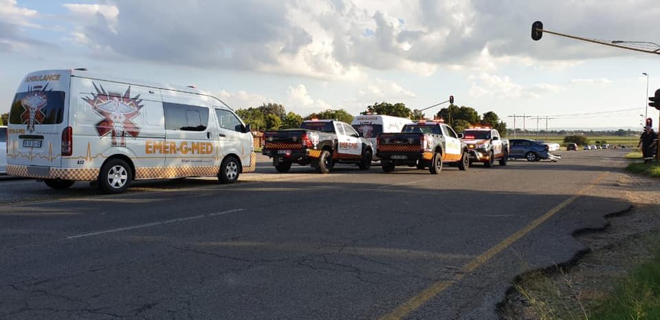 Multiple injured in taxi crash at Sunward Park