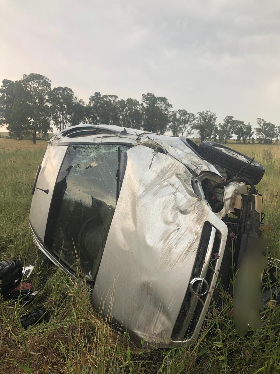 One killed in bakkie rollover on the R54 Villiers Road near Vaal Marina.