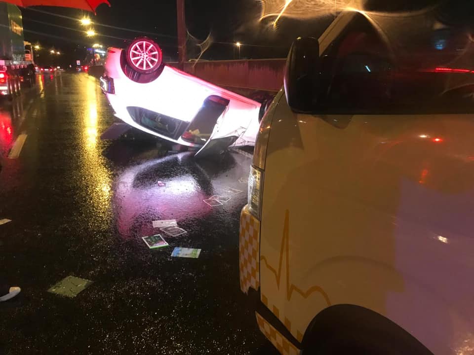 Vehicle rollover in Johannesburg on the N1 North on the Rivonia bridge.