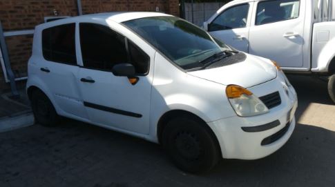 Three suspects arrested for possession of an unlicensed firearm and a stolen motor vehicle in Kraaifontein