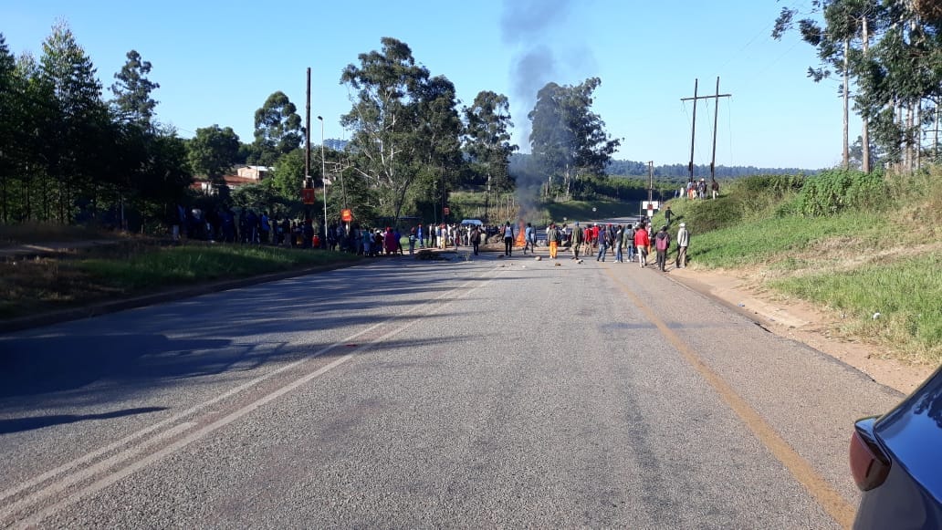 Protestors are blocking the R36 between Politsi and Duiwelskloof