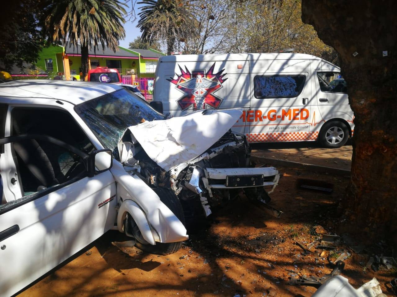 Motorist entrapped after crash into tree in Krugersdorp