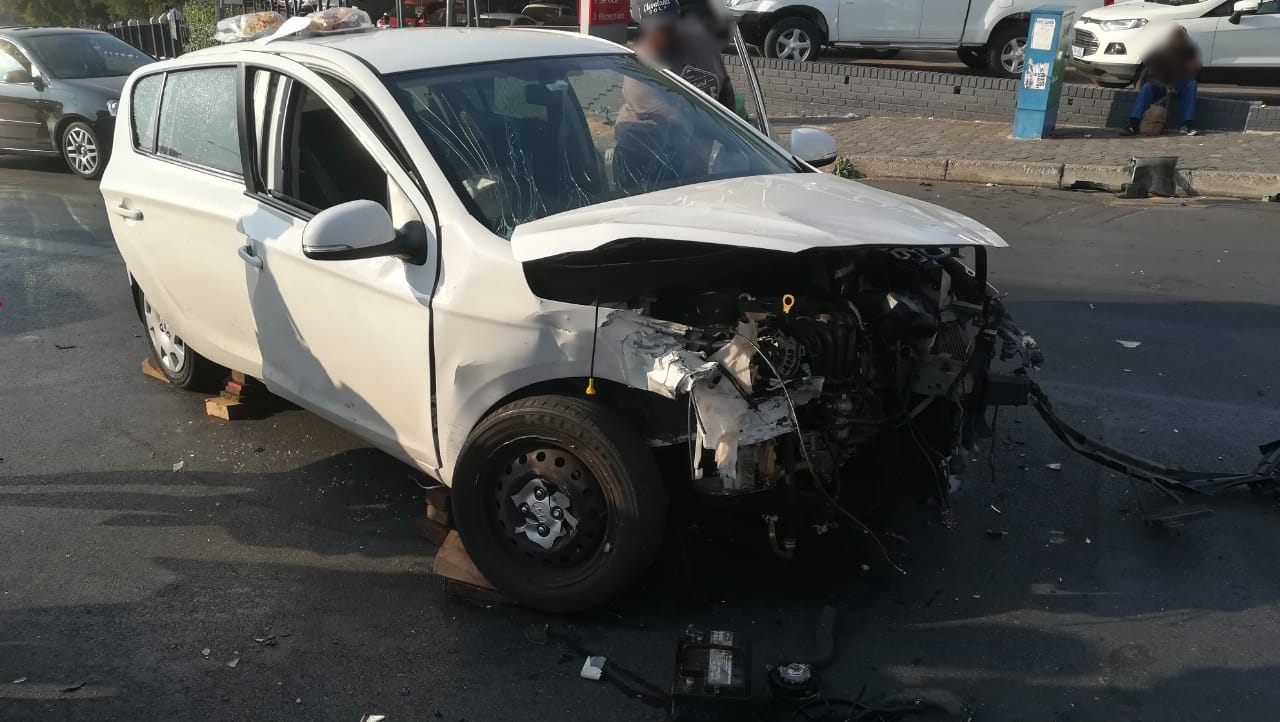 Gauteng: Two injured in Craighall crash