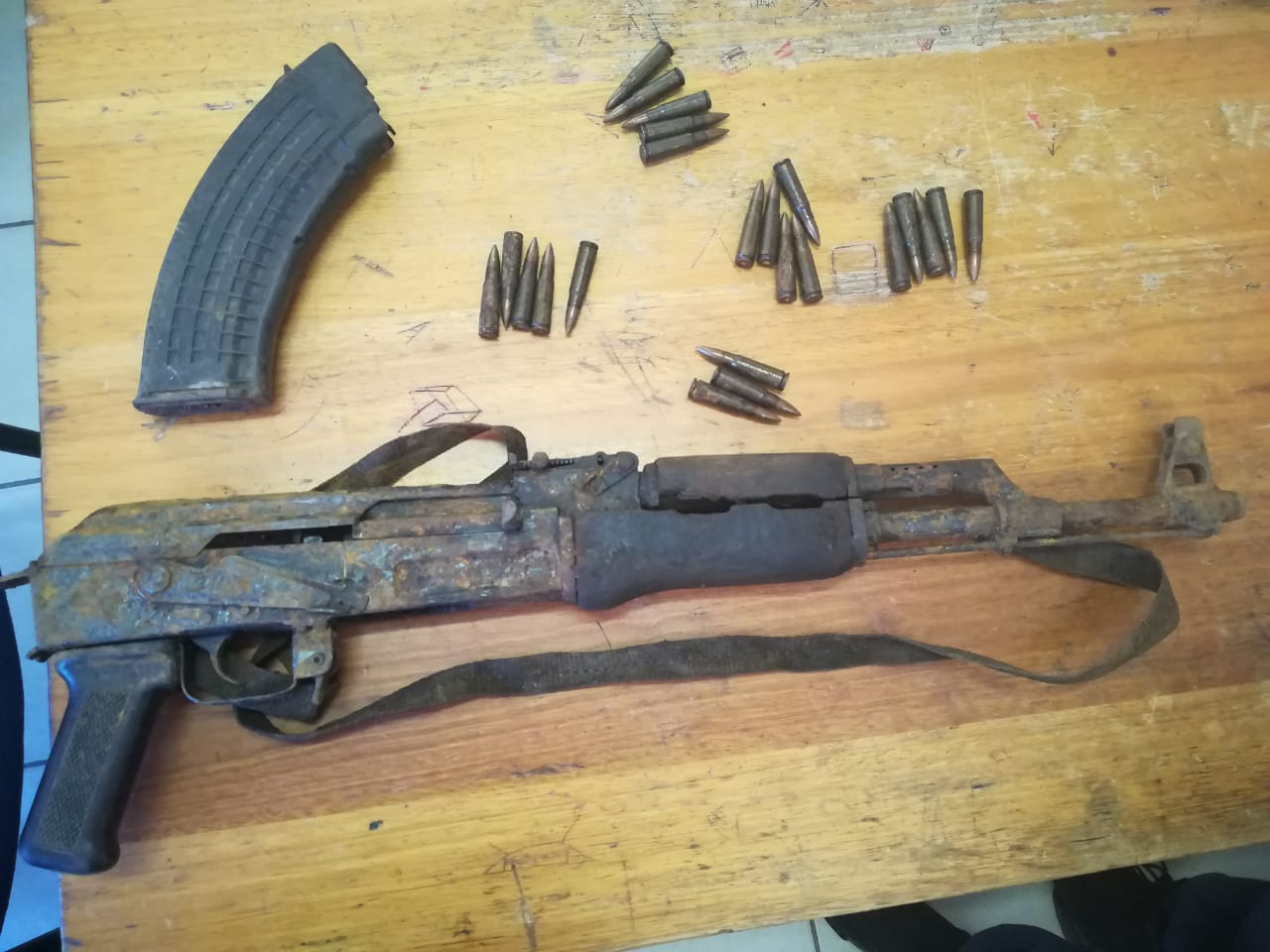 Suspects arrested with illegal guns