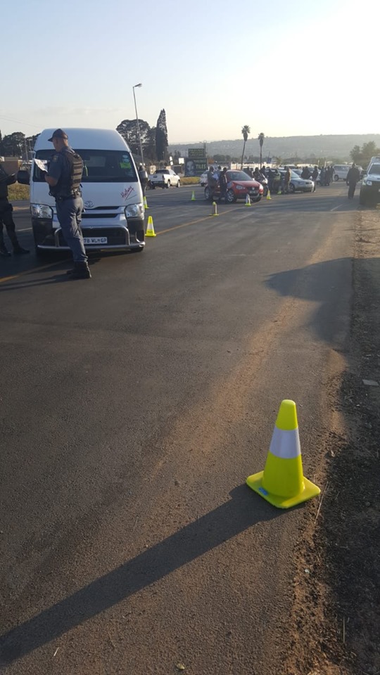 Police arrest over one hundred suspects and seize three firearms during roadblocks in Fourways