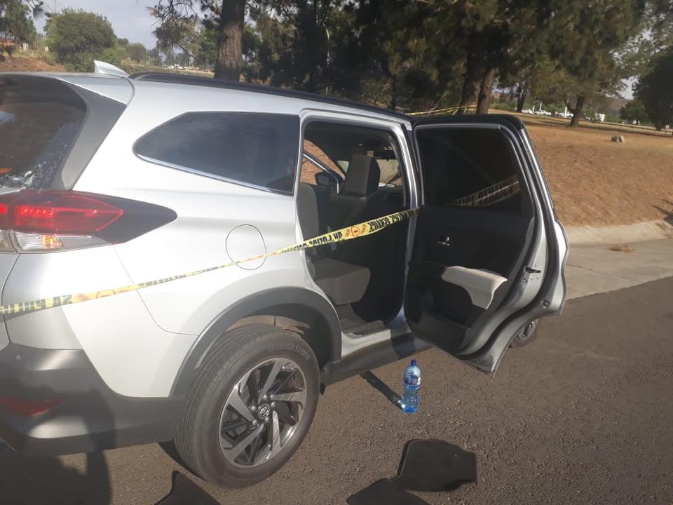 Gauteng: Police arrest two suspects and recover a stolen truck after a high speed chase on the highway