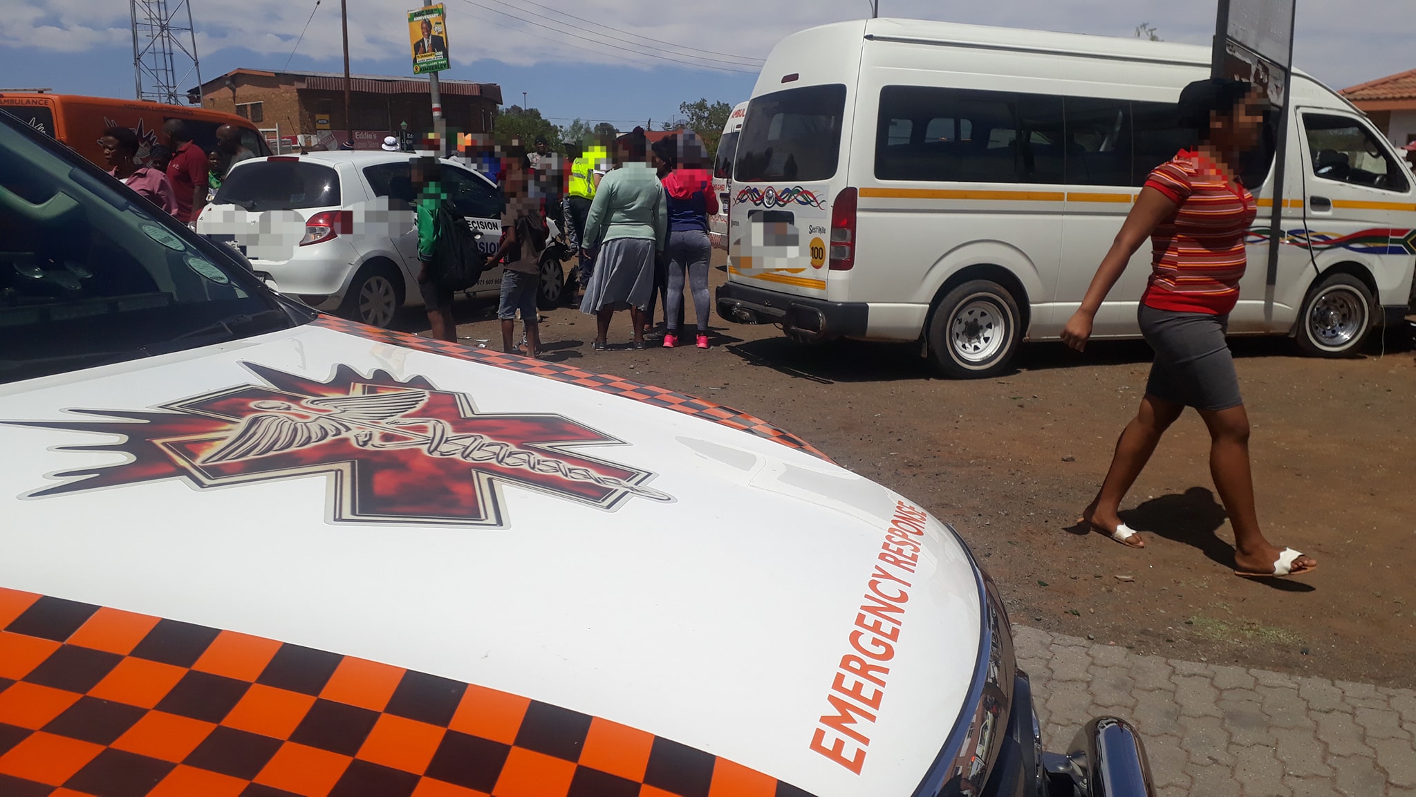Eight injured in taxi crash in Kimberley