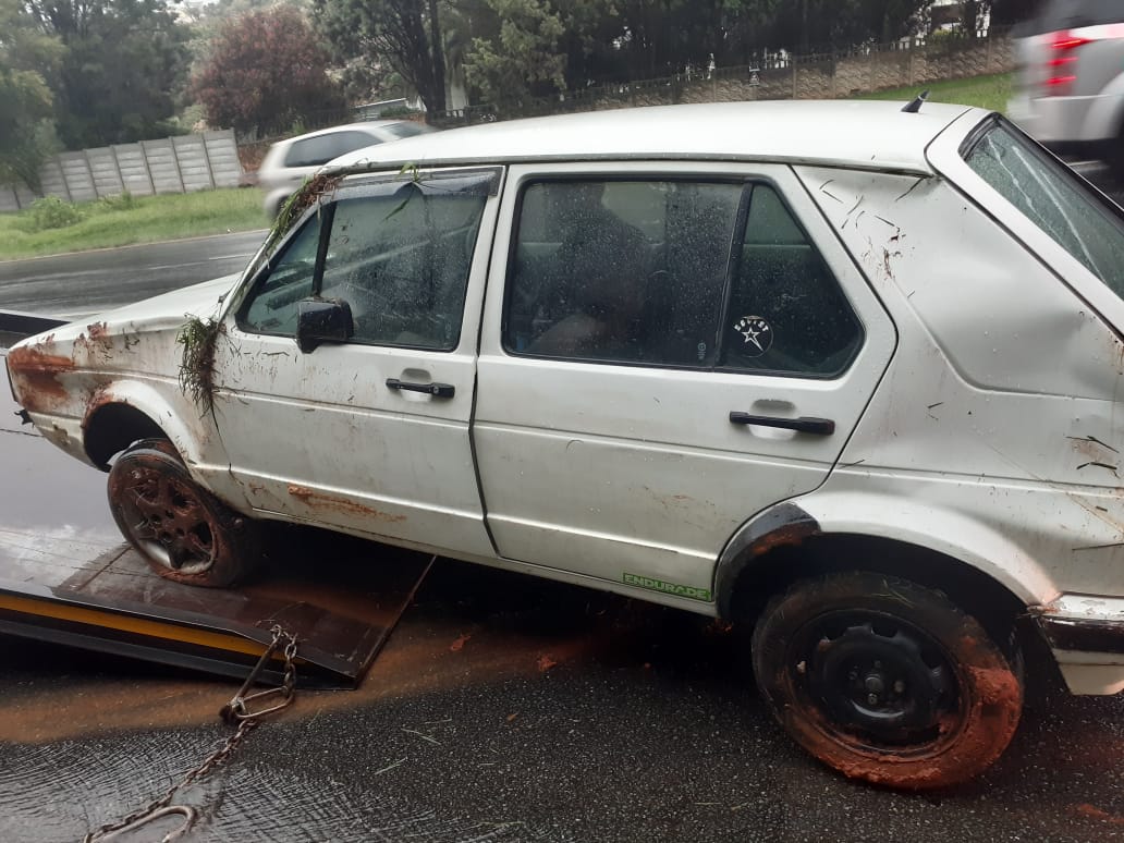 Vehicle slides into stormwater ditch in Constantia Kloof
