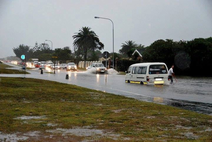 Police warns public to be cautious in rainy conditions with flash flooding