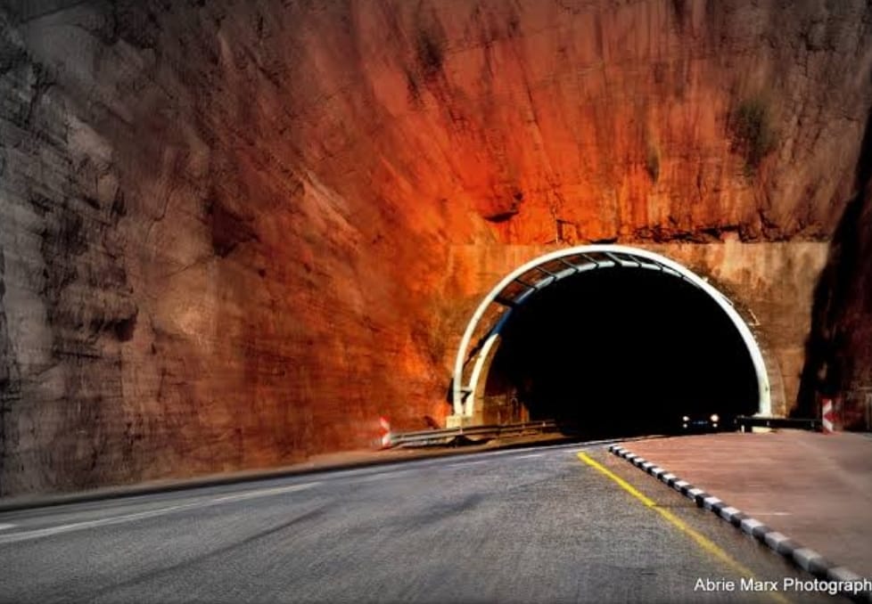 Road users warned of vehicle - breakdown by 2 buses inside tunnel on the N1 in Limpopo