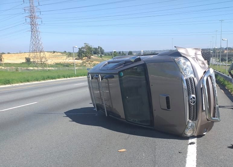 No Injuries in vehicle rollover on the N1 North, Maraisburg