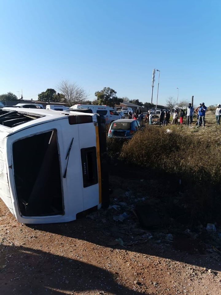 Several injured in taxi crash in Ivory Park