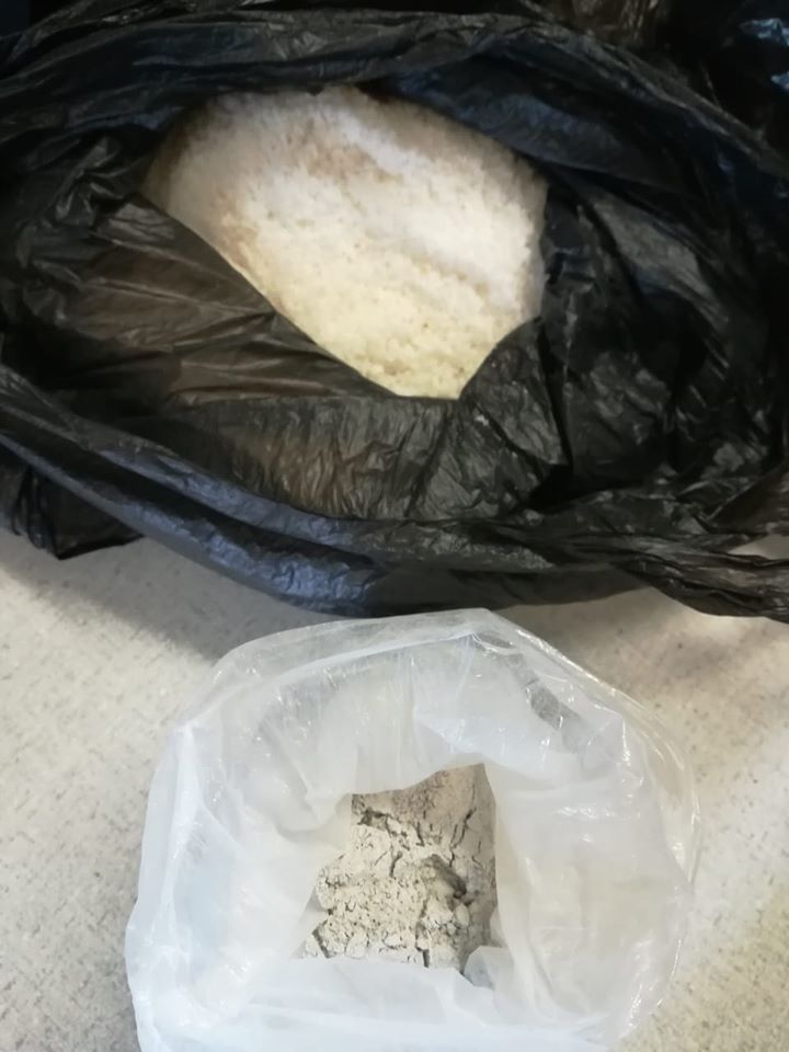 Suspects arrested for dealing in drugs