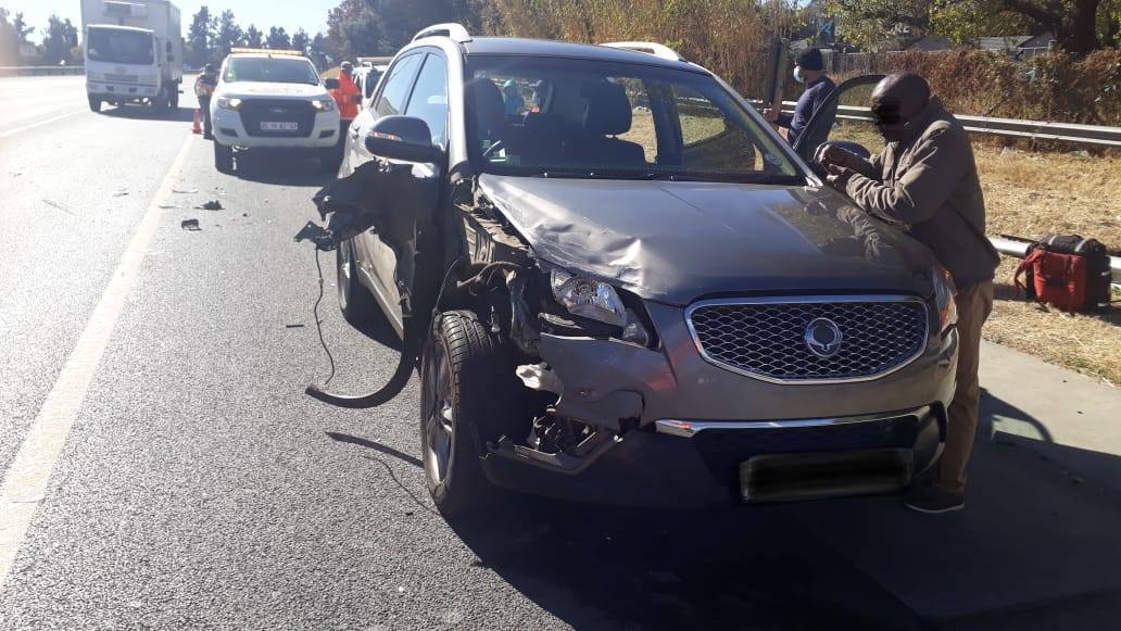 Fortunate escape from injury in road crash in Bedfordview