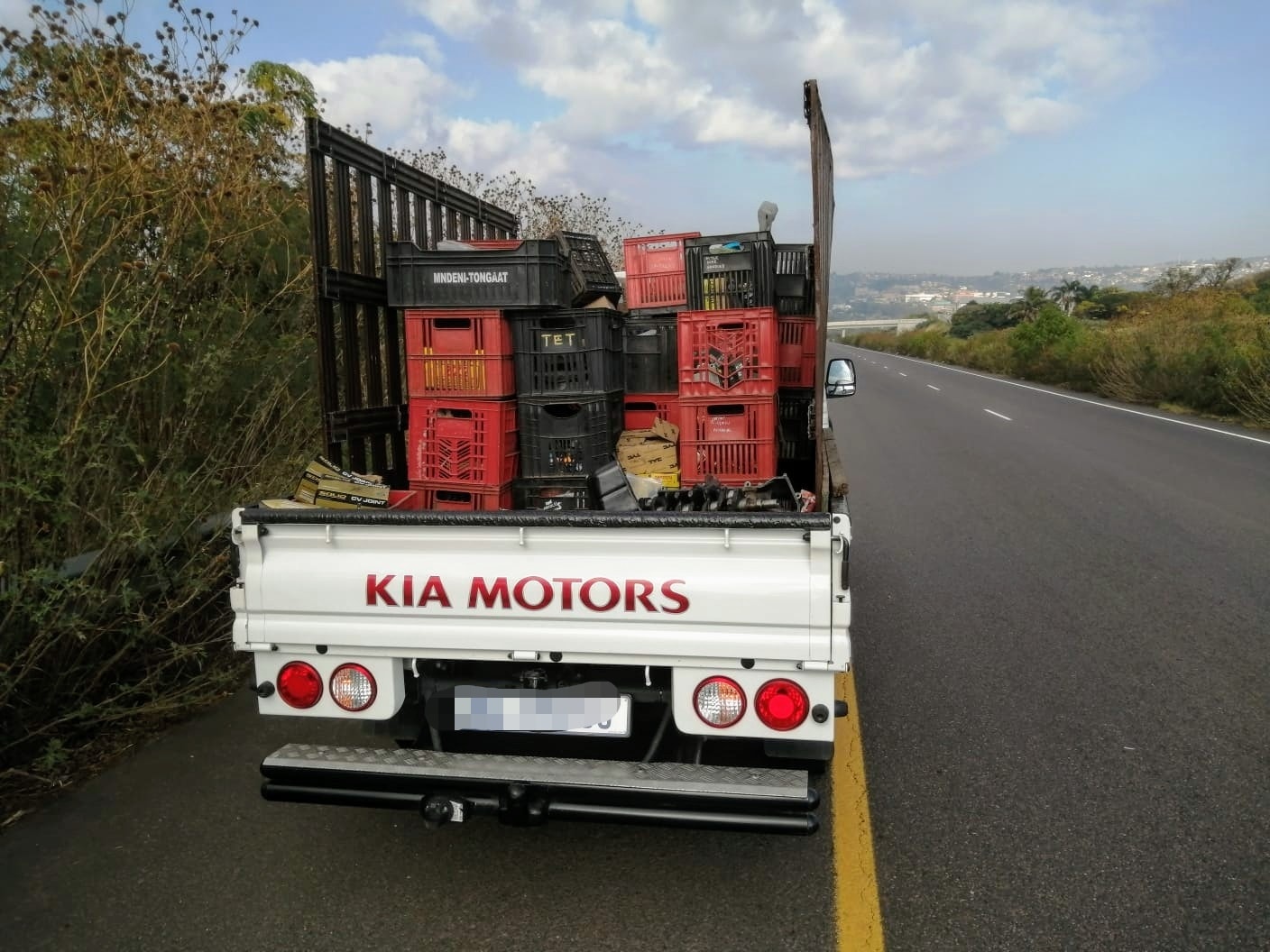 Scrap yard employee falls off a moving bakkie on the R102 near Canelands - KZN