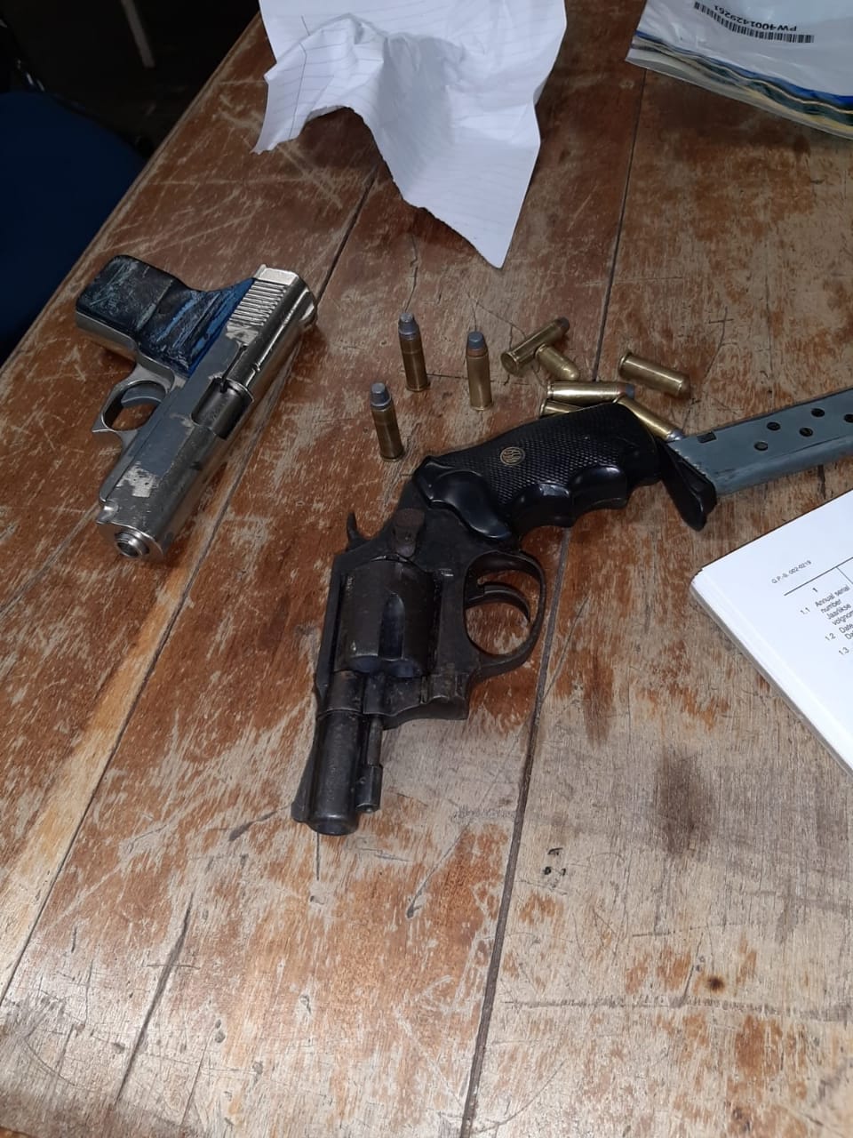 Six suspects arrested for possession of unlicensed firearms, ammunition and drugs