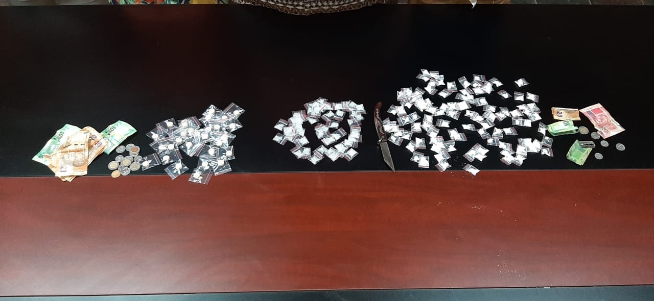 Suspects arrested for dealing in drugs
