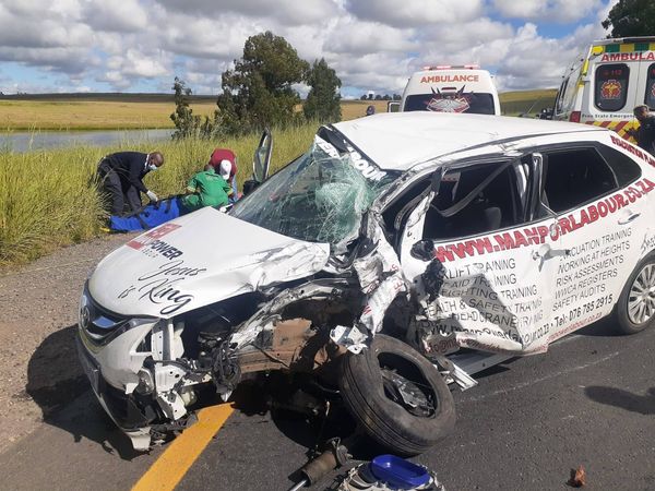 Two injured as a truck and car collide on the N3, Harrismith