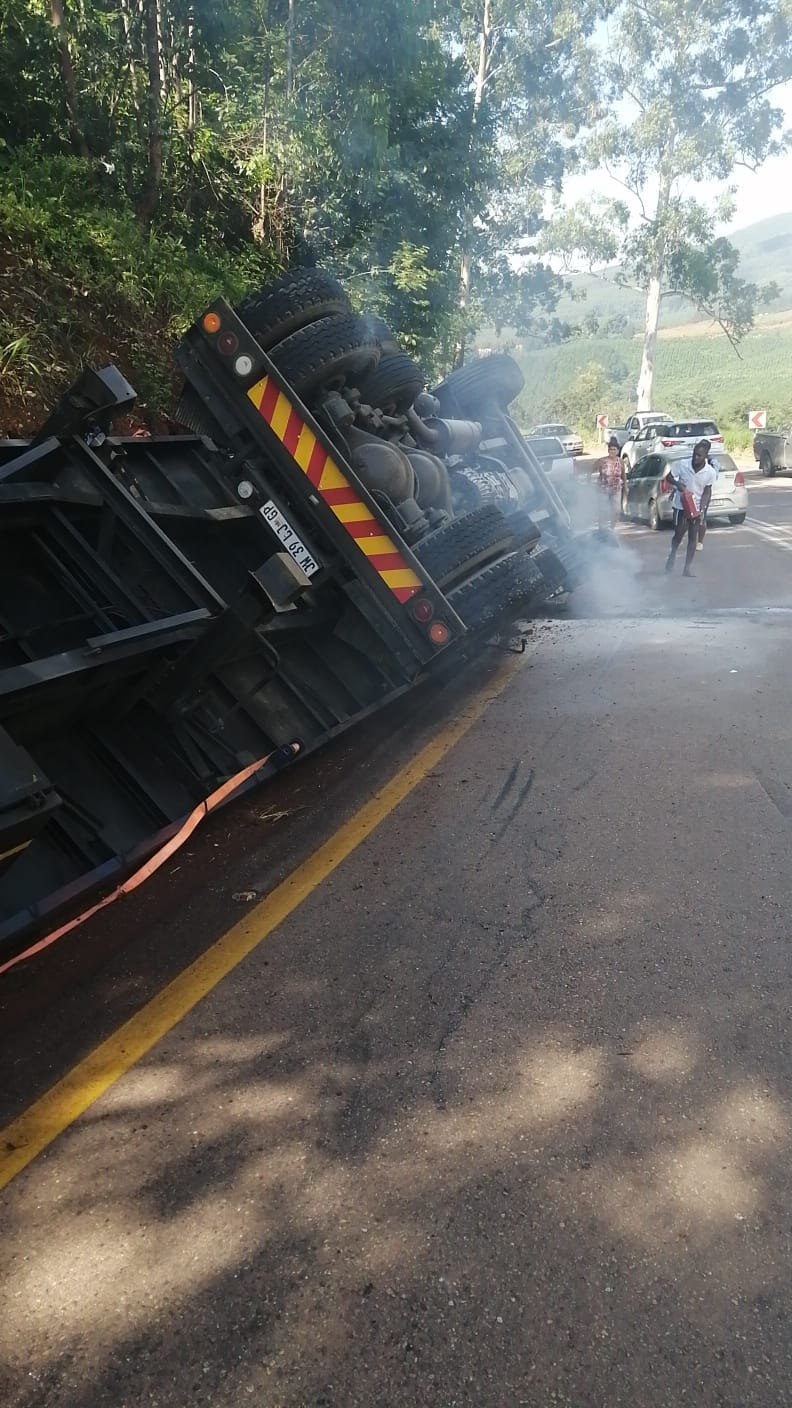 Truck rollover on the R71 in Magoebaskloof