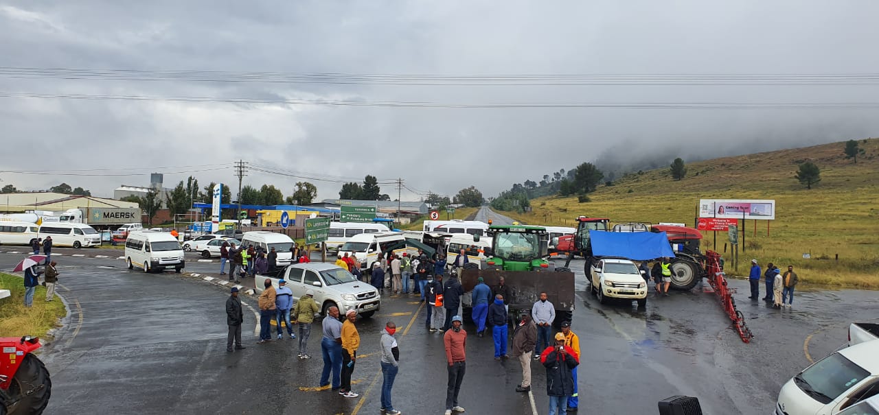 Free State Agriculture supports Ficksburg protest for better roads