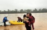 SAPS assist with rescue operations during flooding