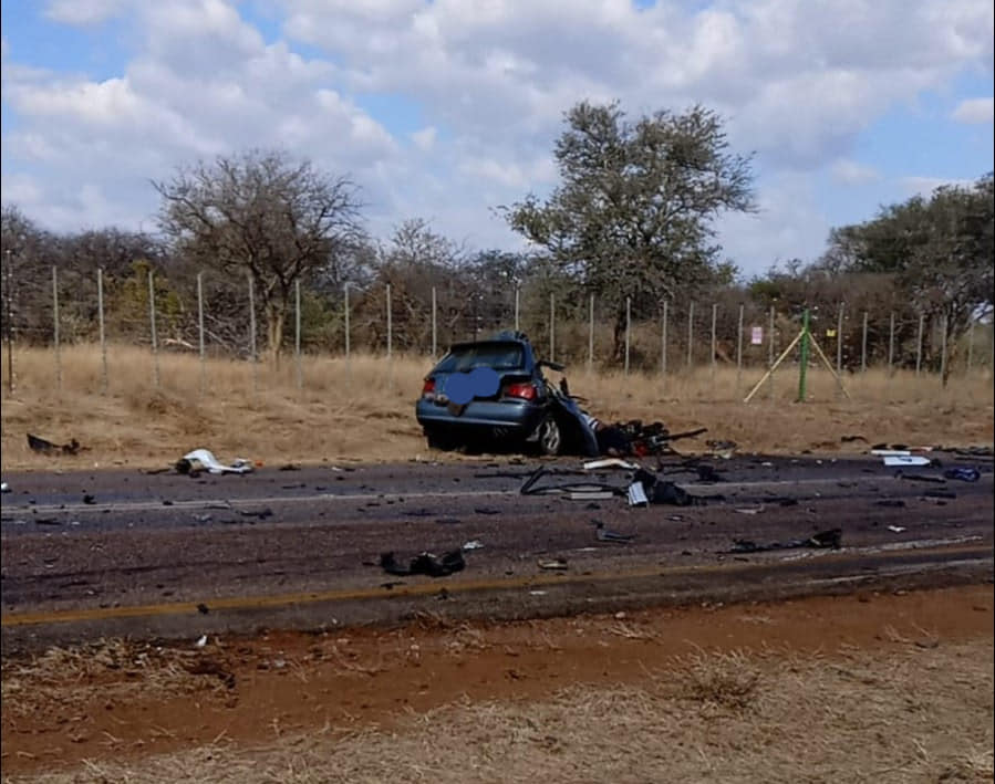 Fatal road crash on the R521 next to Wildebeeskale farm in Vhembe district