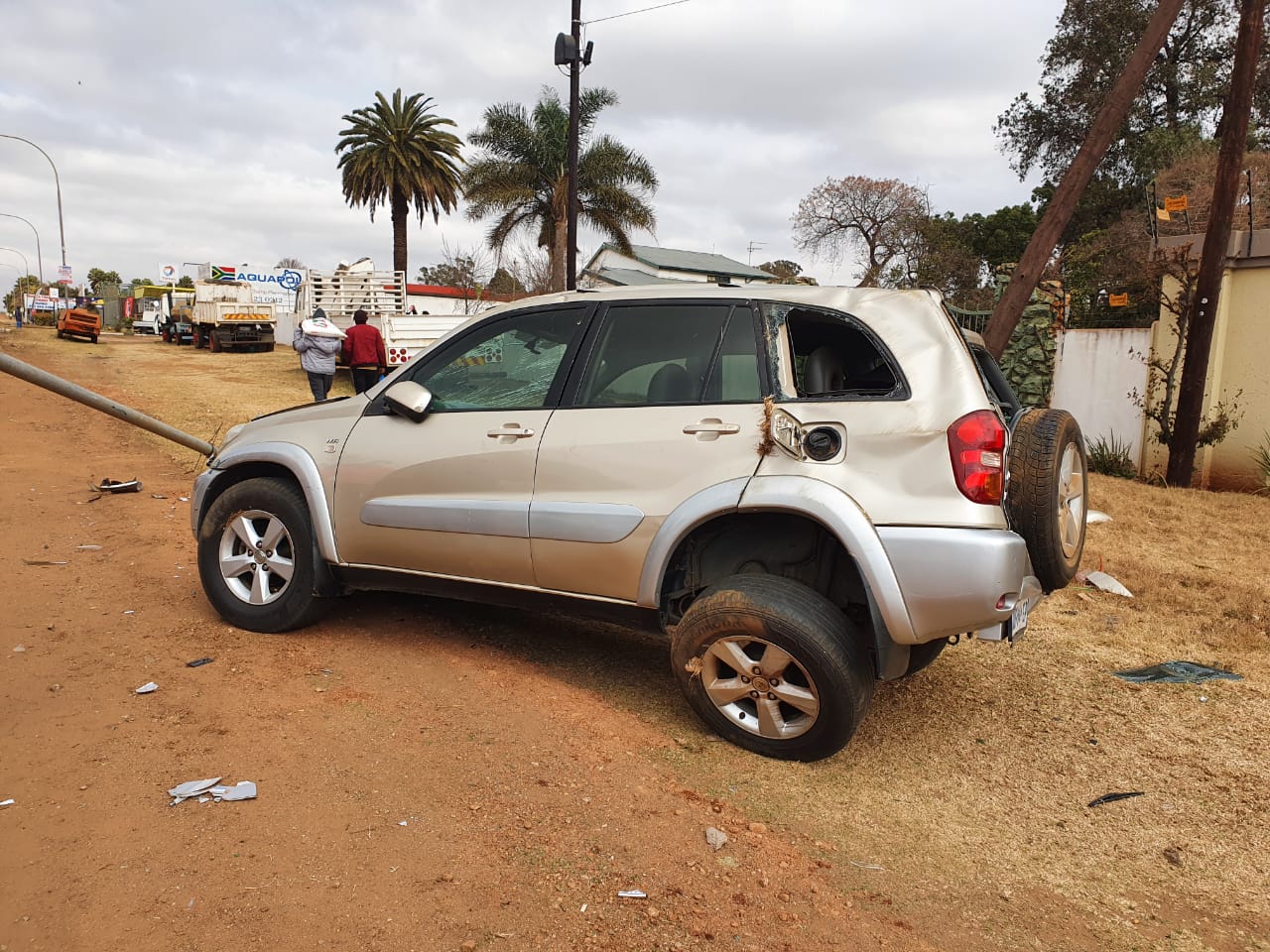 Mother and 2 children injured in a vehicle rollover at Bredell