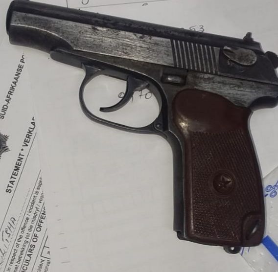 Police members arrest suspect in Khayelitsha in possession of unlicensed firearm and ammunition