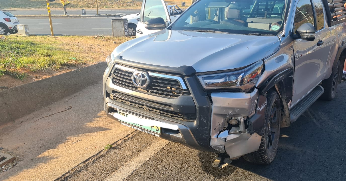 Minor injuries after road crash on the N1 onramp from 14th ave