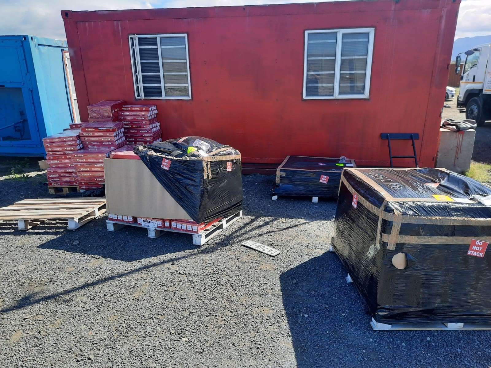 Swift response leads to the arrests of suspects of hijacked vehicle