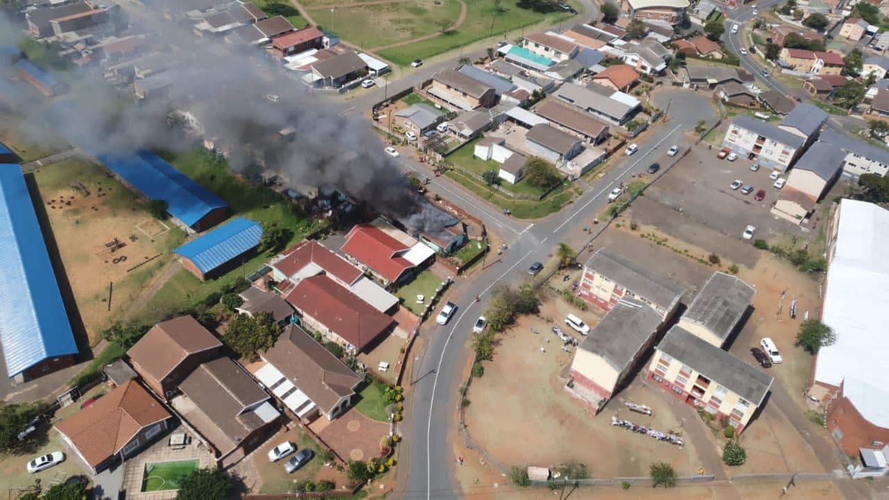 KwaZulu-Natal: House set alight by vagrants on Silverleaf Place in Jacobs, Durban South.