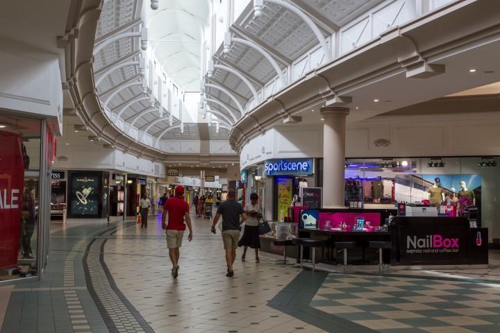 Armed robbery at a local shopping plaza in Johannesburg Central