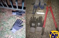 House robbery prevented and tools of robbers confiscated as they flee the scene