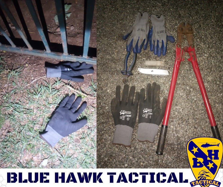 House robbery prevented and tools of robbers confiscated as they flee the scene