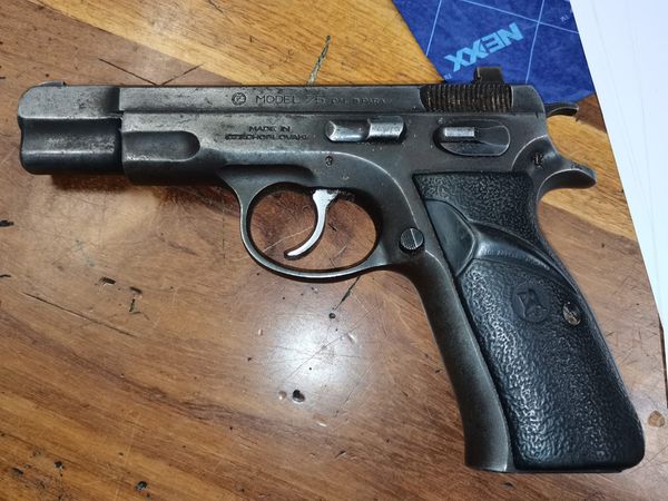 Suspects arrested on charges of possession of prohibited firearm and house robbery