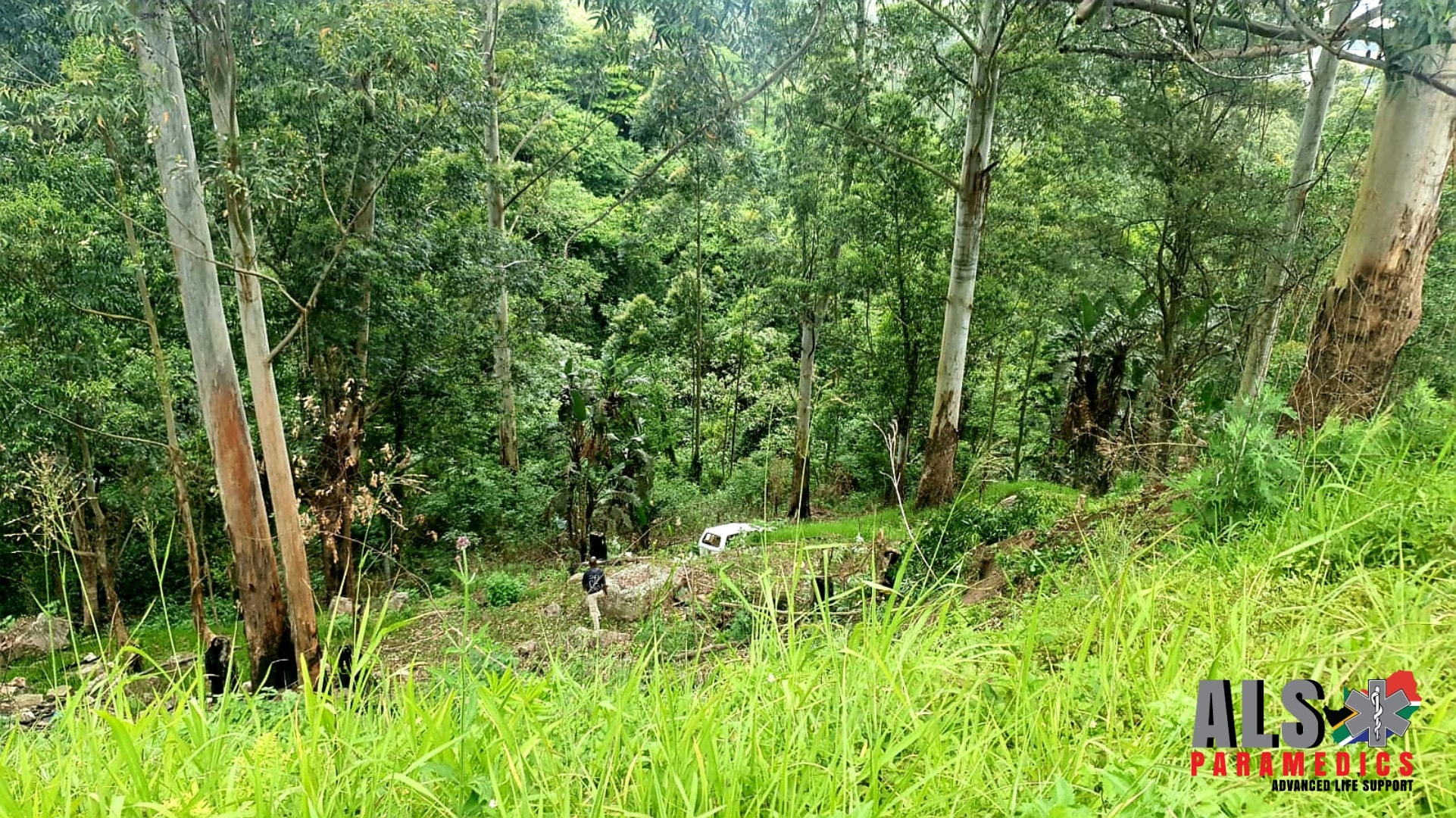 One injured as vehicle goes down embankment off the N3 West bound near Keyridge.