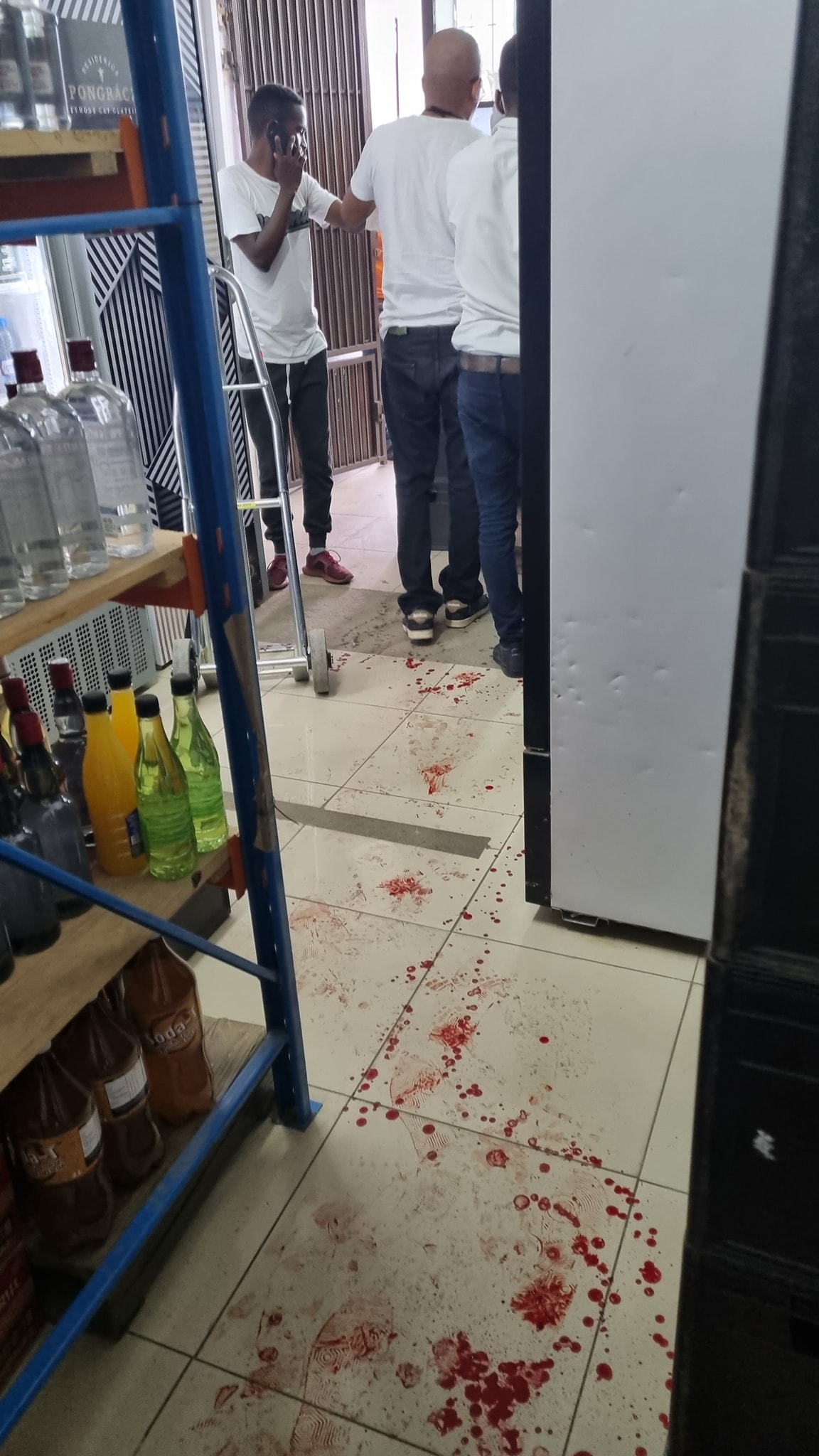 Bottle store manager stabbed in Verulam