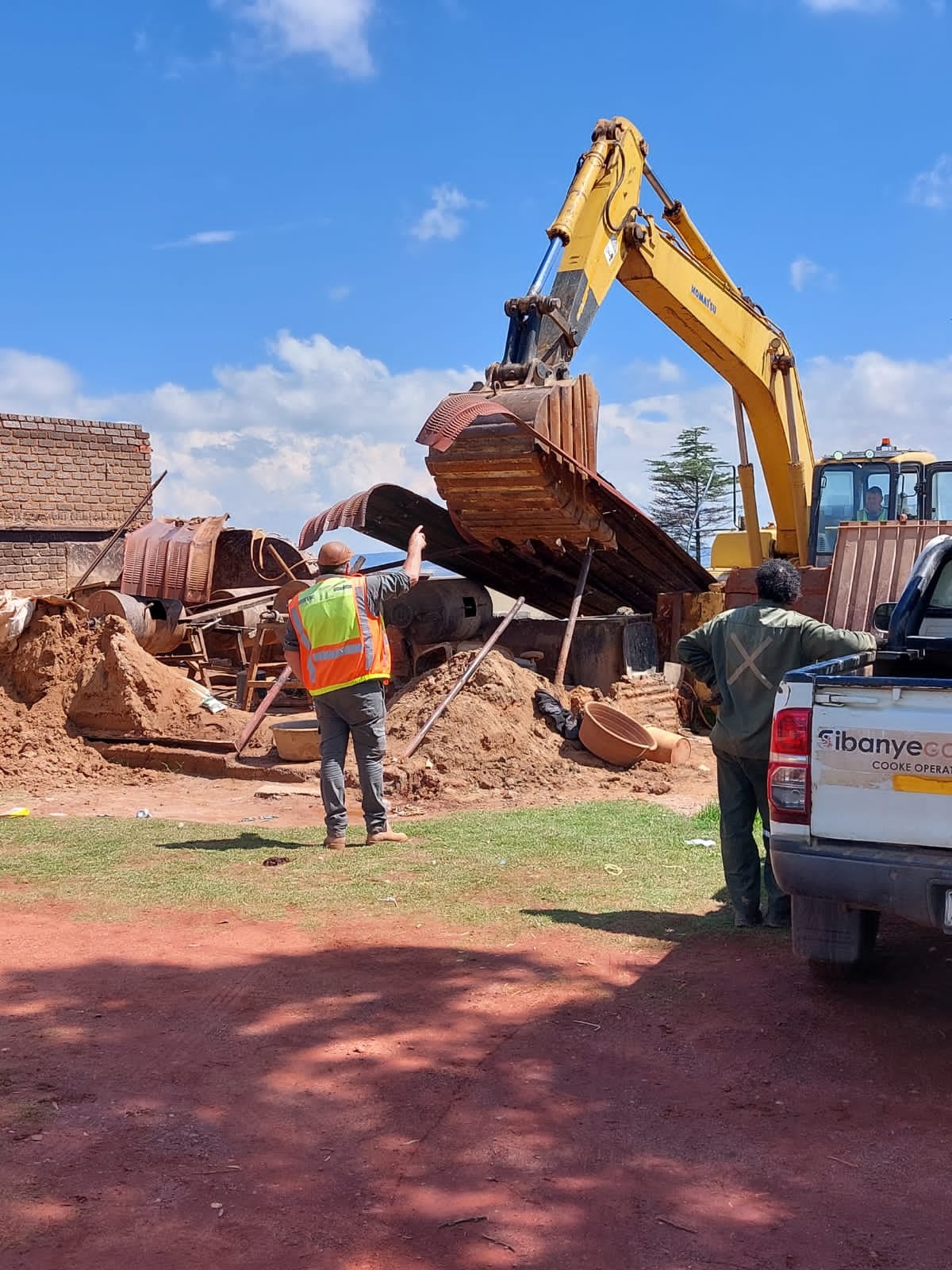 Hawks dismantle approximately R2 Million worth of clandestine gold refinery