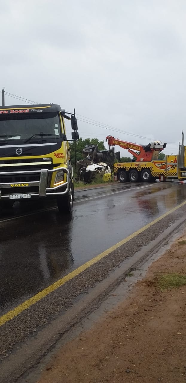 Temporary road closure after a truck crash on the R101 road and Komdraai