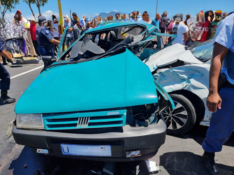 Five injured in a T-Bone crash on Duinefontein road, Heideveld