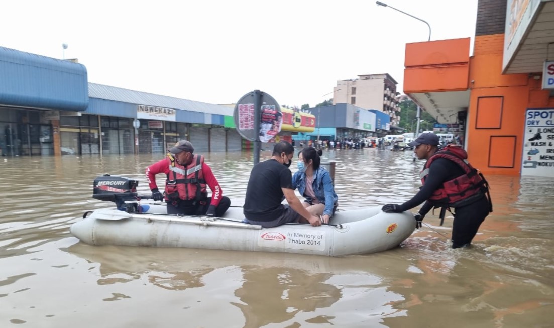 Ladysmith and the surrounding areas have experienced disruptive downpours which resulted in the Klipriver bursting its banks and flooding the center of town