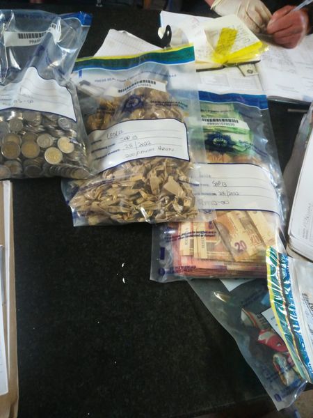 Two suspects arrested for dealing in drugs