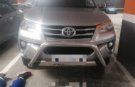 Johannesburg Flying Squad members foil attempted car theft and arrest five suspects in Rosebank