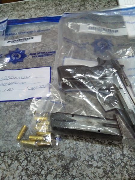 Five suspects arrested for unlicensed firearm and business robbery