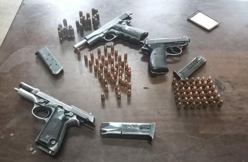 Four suspects arrested and unlicensed firearms recovered in Langlaagte