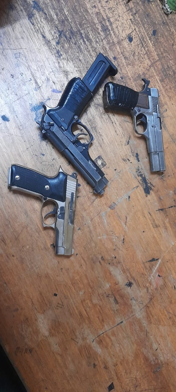 Suspects arrested for attempted murder, possession of unicensed firearms and ammunition and prohibited firearms in Grassy Park